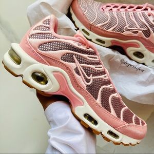 NWT Nike Air Max Plus pink sneakers